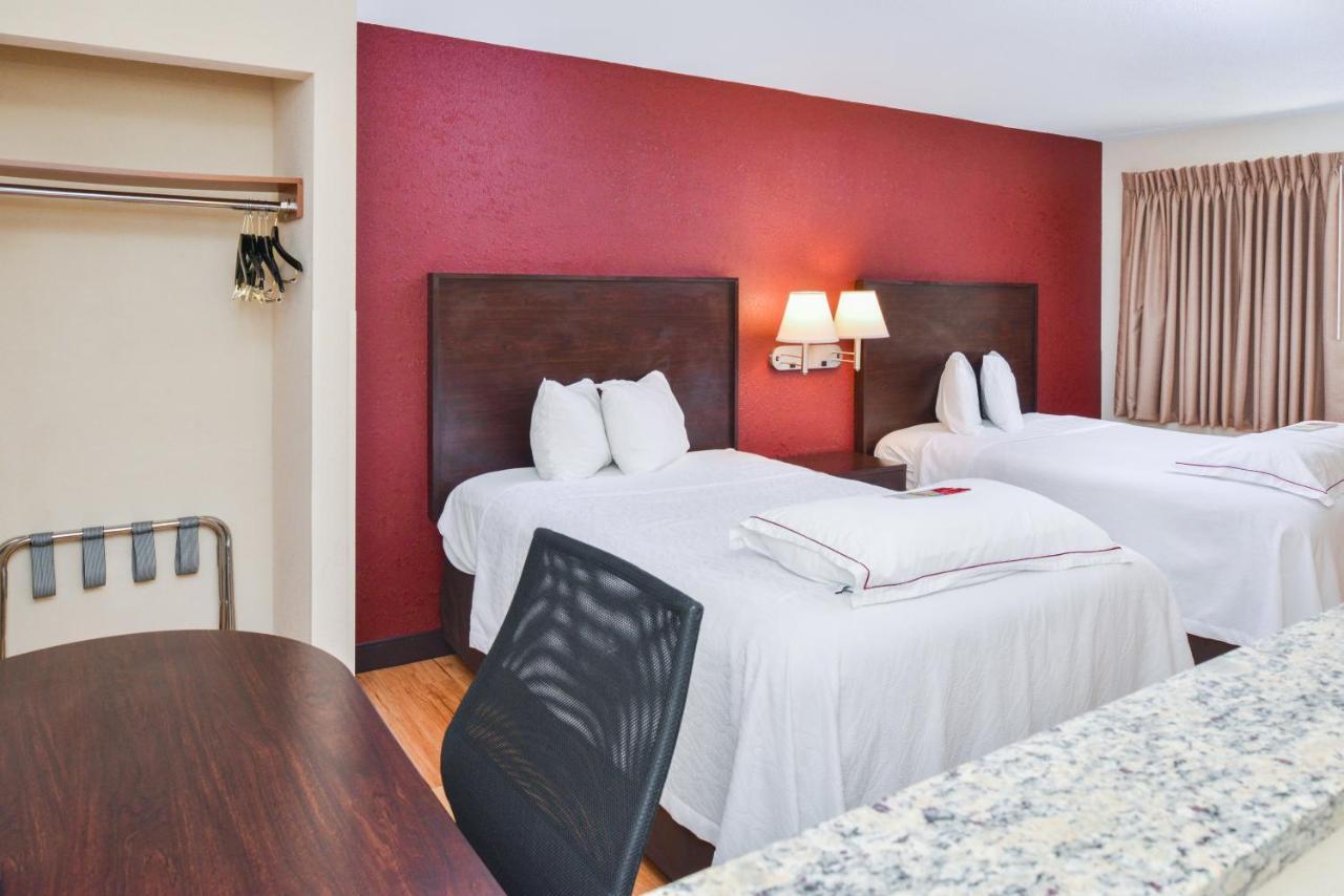 Red Roof Inn Plus+ & Suites Guilford Eksteriør bilde