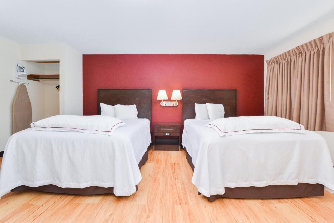 Red Roof Inn Plus+ & Suites Guilford Eksteriør bilde