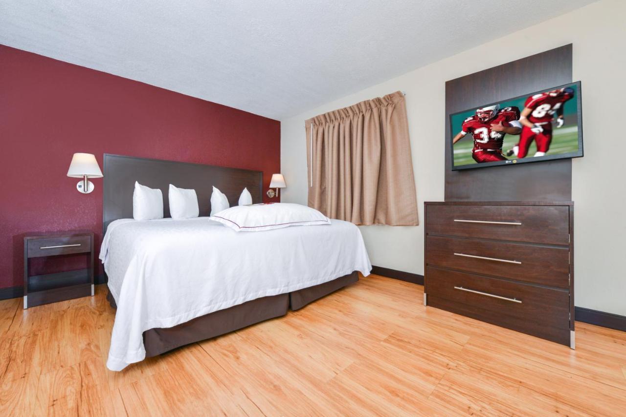 Red Roof Inn Plus+ & Suites Guilford Eksteriør bilde