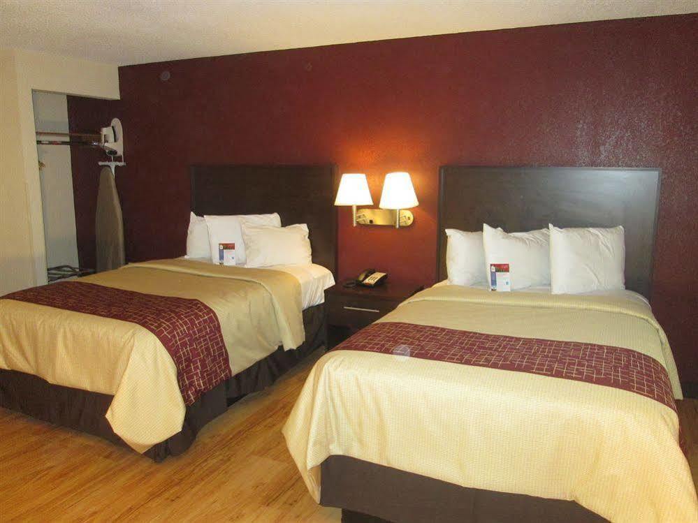 Red Roof Inn Plus+ & Suites Guilford Eksteriør bilde